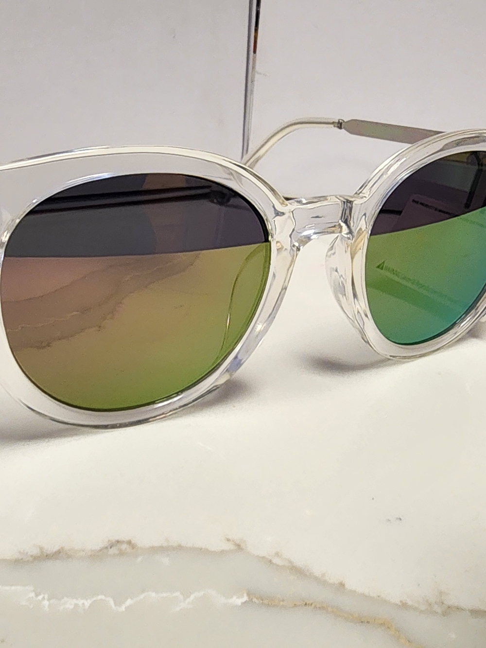 Oscar de la Renta Clear Frame Sunglasses with Green-Gold Mirrored Lenses - Picture 4 of 8